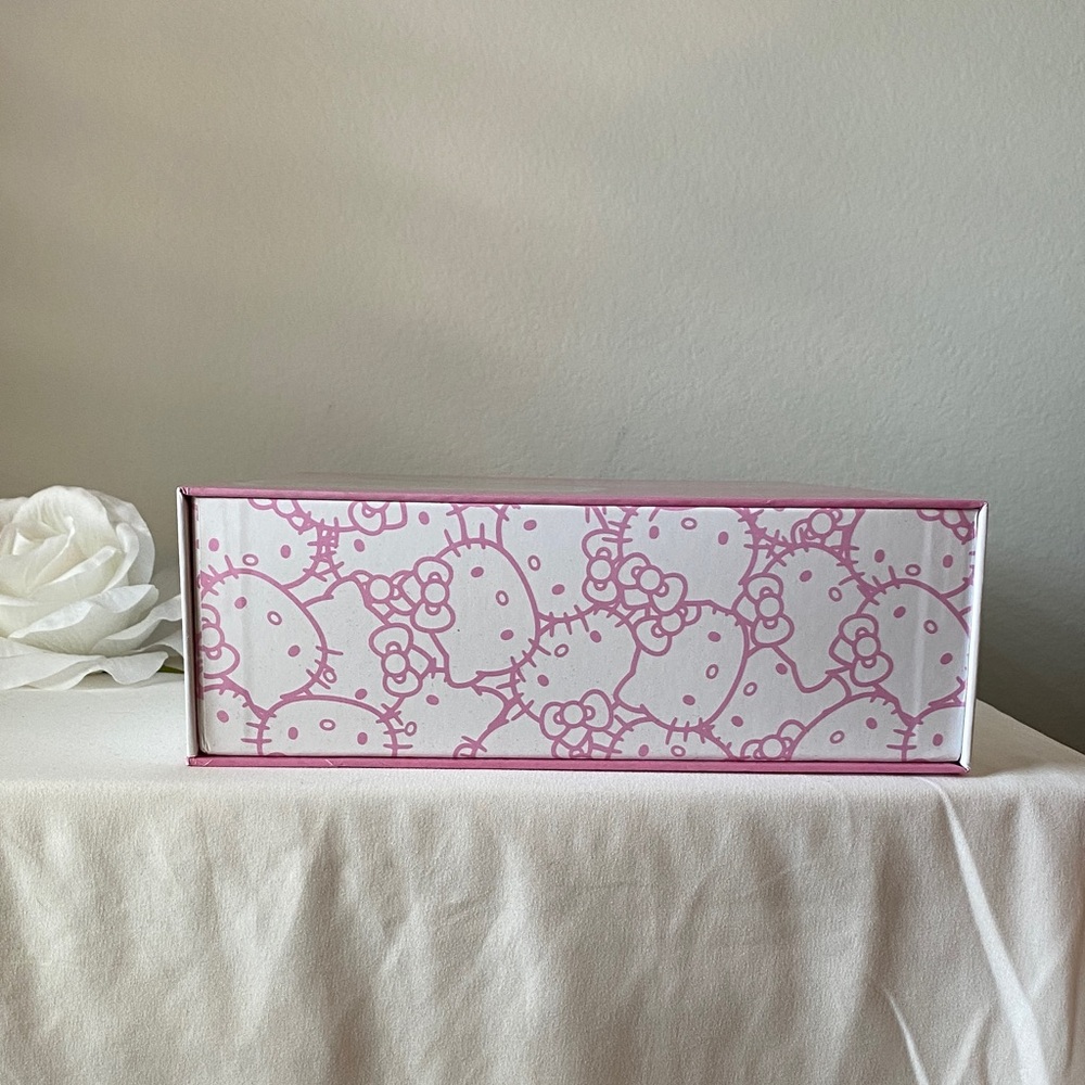 Hello Kitty LED Vanity Mirror - Picture 5 of 10